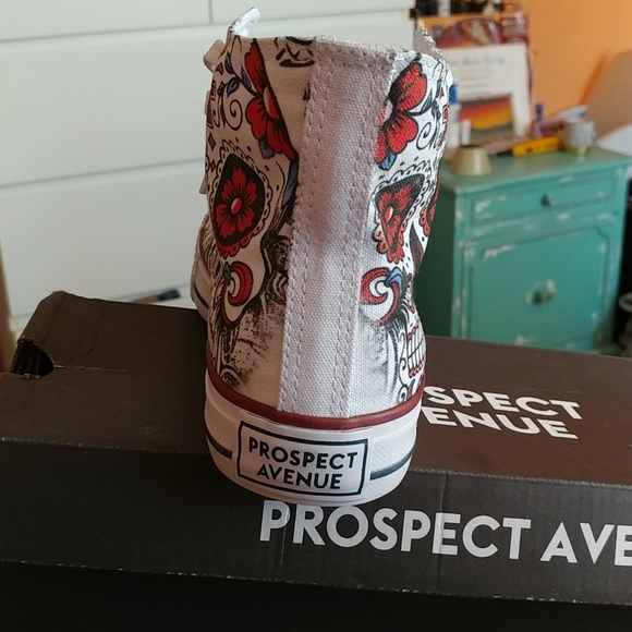 Shoes - Picture 2 of 2